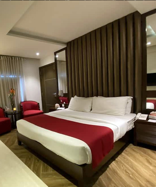 Vietnam-Hotels-in-Lahore-Having-Sex2